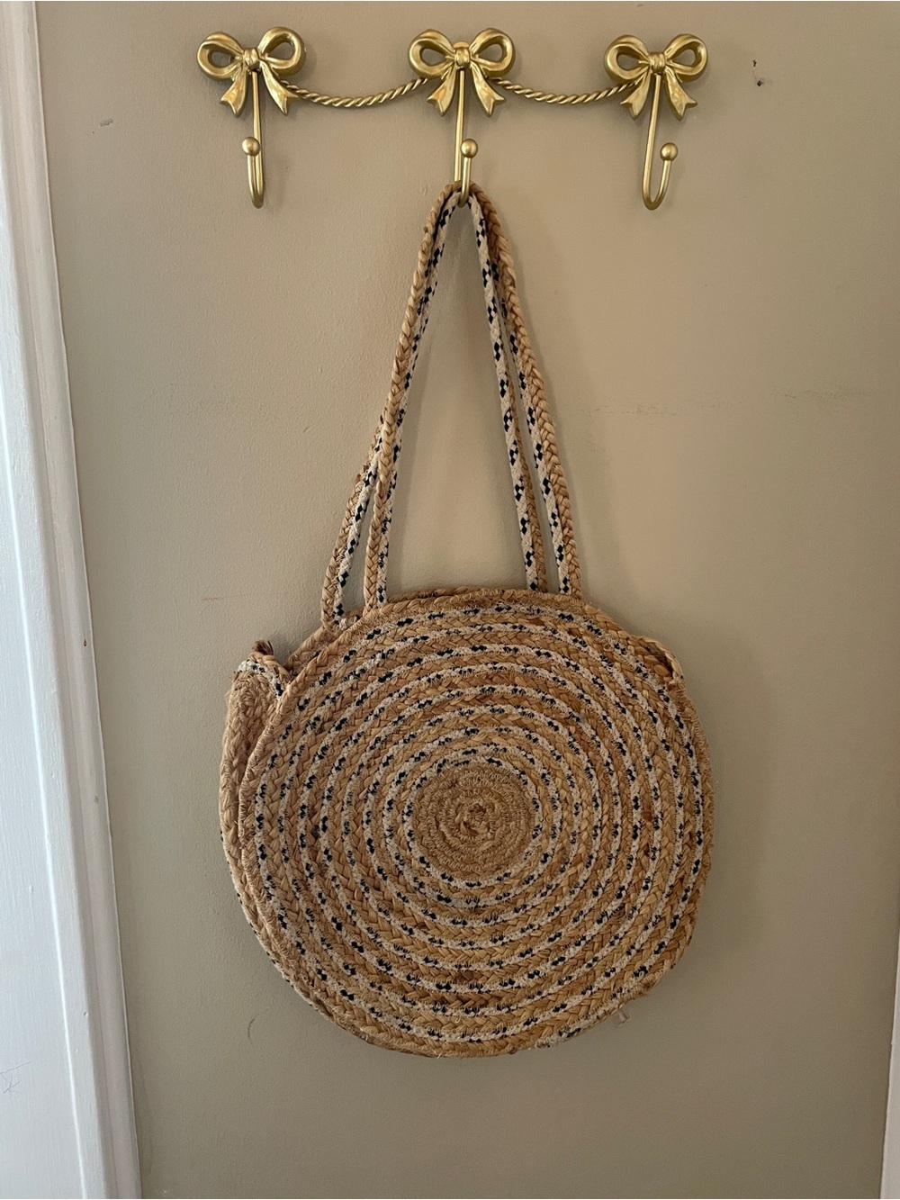 Woven Round Straw Tote Bag in Natural